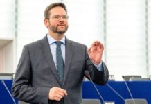 Mandl: Do të ishte gabim historik shtyrja e liberalizimit të vizave për Kosovën