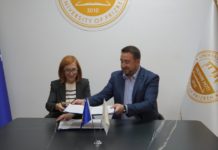 Universiteti “Ukshin Hoti” dhe Spitali i Përgjithshëm i Prizrenit me ujdi synojnë përforcimin e lidhjes së arsimit dhe shëndetësisë