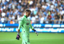 Muslera shënon dhe përshëndetet me tifozët në fitoren që i solli titullin Galatasarayt