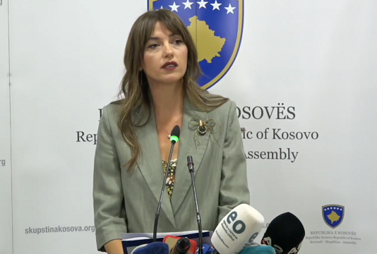 Kush i ushtron kompetencat presidenciale pas 6 tetorit? Haxhiu i drejtohet Kushtetueses, kërkon sqarime
