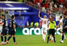 Rast historik në Botëror: Futbollisti përjashtohet me karton të kuq sepse e mbuloi gojën gjatë një debati