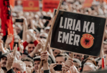 “JO NË EMRIN TIM” vazhdon protestën, qytetarët pritet të mblidhen sonte në shesh për të 17-tën ditë radhazi
