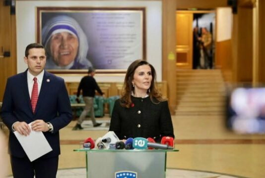 “Grupi Parlamentar” i PDK i kërkoi Presidentes ta tërheqë ligjin, Gruda doli kundër, Çitaku e mbështet me “like”