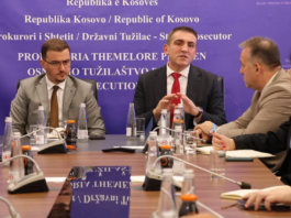 Kryeprokurori i Shtetit viziton Prokurorinë në Prizren, diskutohet mungesa e prokurorëve dhe vonesat e ekspertizave